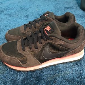 🌻5 for $25 Nike MD Runner 2